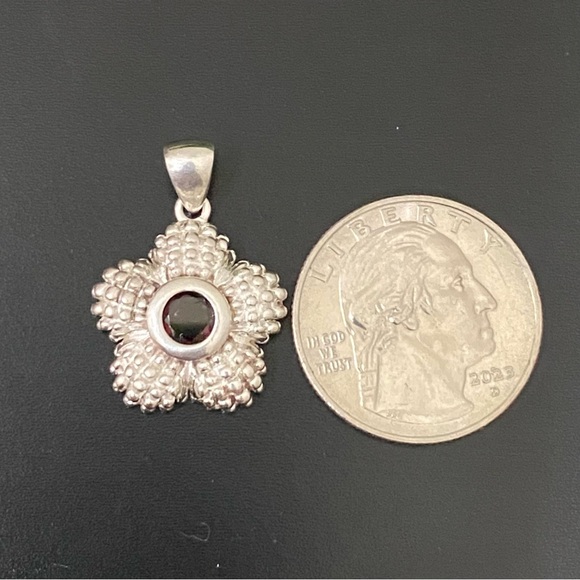 Vintage 925 Signed Sterling Silver Garnet Birthstone Flower Pendant 4g. - Picture 6 of 16